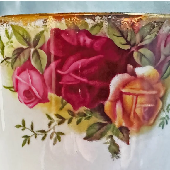Rare find!  Beautiful Royal Albert Old Country Roses Mug.  Made in England! - Picture 7 of 8